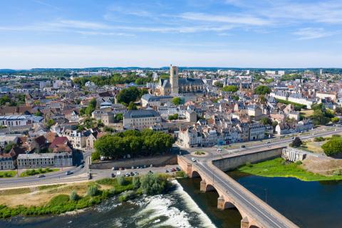 Vue de Nevers et du pont de la Loire