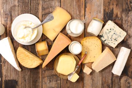 Plateau de fromages et produits laitiers