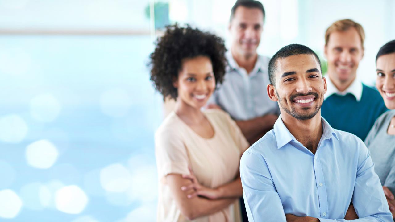 collègues d'entreprises avec le sourire